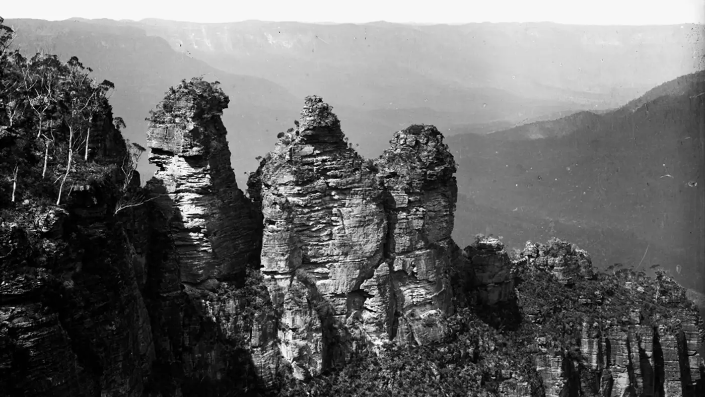Blue Mountains Three Sisters walk offers rainforest, waterfalls and Gundungurra history in a day trip from Sydney